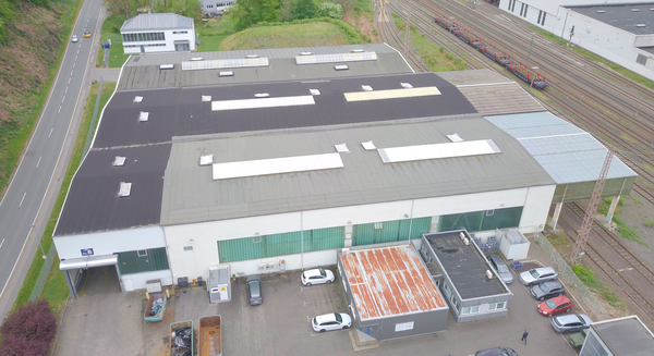 Luftbild von BROCKHAUS Stahl Werk 2 in Plettenberg – Produktionshalle für hochwertige kaltgewalzte Stahlprodukte.